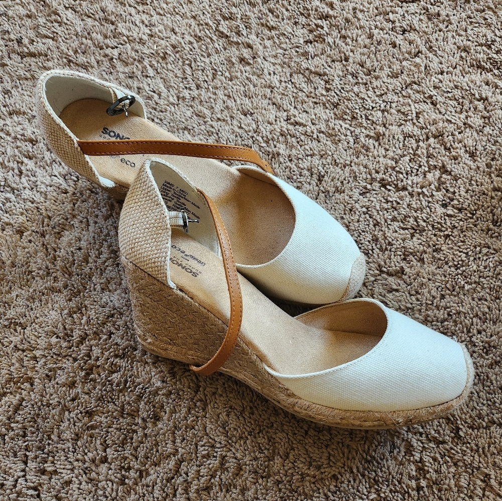 Sonoma size 7 beige color